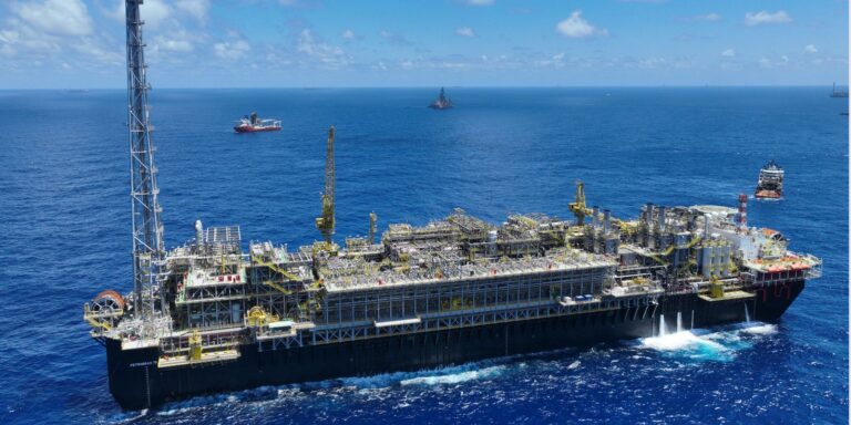 Justiça Federal suspende imposto de exportação de 12% sobre petróleo justica-federal-suspende-imposto-de-exportacao-de-12%-sobre-petroleo