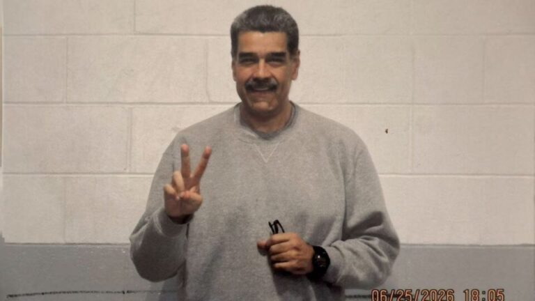 perfil-de-maduro-publica-fotos-em-prisao-nos-eua-e-diz-que-ele-permanece-firme