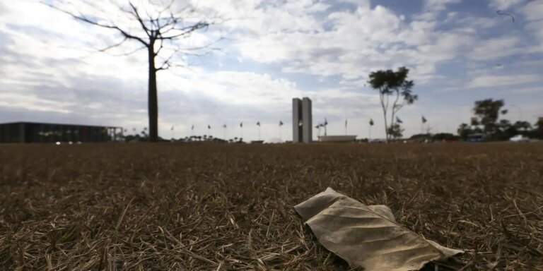 Região Sul tem risco de temporal e granizo; outras regiões têm calor regiao-sul-tem-risco-de-temporal-e-granizo;-outras-regioes-tem-calor
