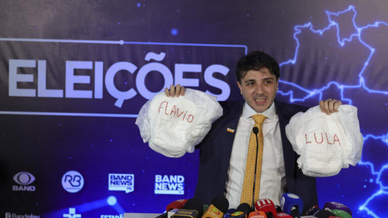revista-britanica-chama-renan-santos-de-dark-horse-e-o-compara-a-milei