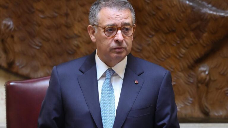 presidente-de-portugal-sanciona-lei-que-acelera-expulsao-de-imigrantes-ilegais