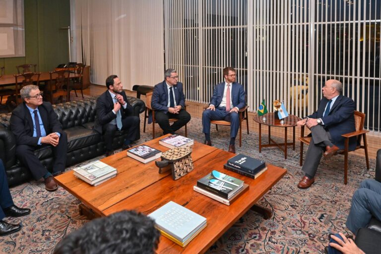 mauro-vieira-recebe-oposicao-argentina-no-itamaraty-em-meio-a-crise-com-milei