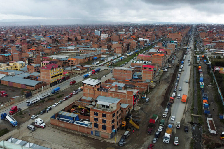 Explosão deixa ao menos 58 feridos em instalação militar na Bolívia explosao-deixa-ao-menos-58-feridos-em-instalacao-militar-na-bolivia