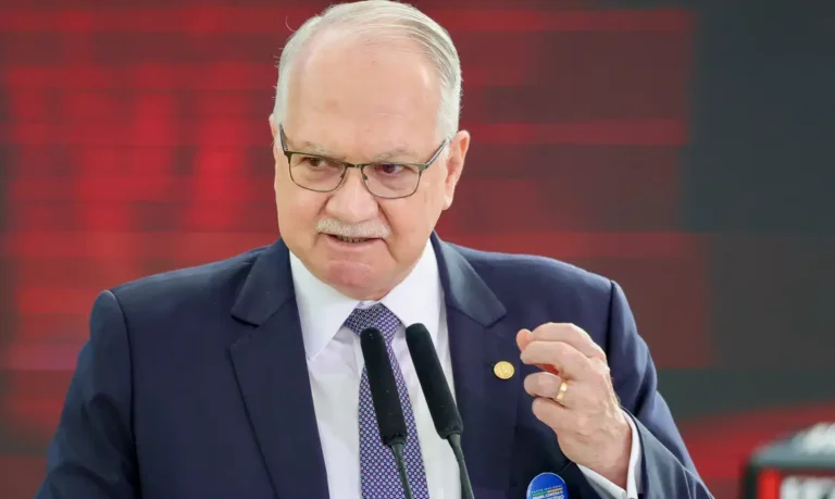 ministro-edson-fachin-deve-levar-crise-do-stf-a-julgamento-no-plenario