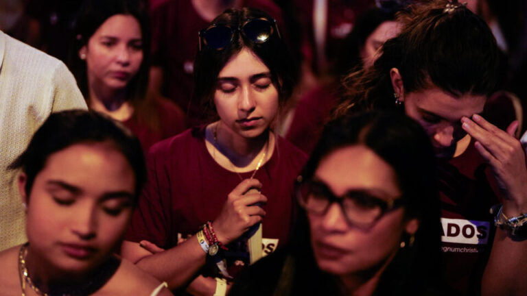 Jovens espanhóis estão voltando ao catolicismo em uma sociedade cada vez mais secular jovens-espanhois-estao-voltando-ao-catolicismo-em-uma-sociedade-cada-vez-mais-secular