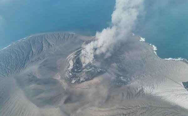 Erupção do Anak Krakatau fecha oito aeroportos na Indonésia; governo descarta risco de tsunami erupcao-do-anak-krakatau-fecha-oito-aeroportos-na-indonesia;-governo-descarta-risco-de-tsunami
