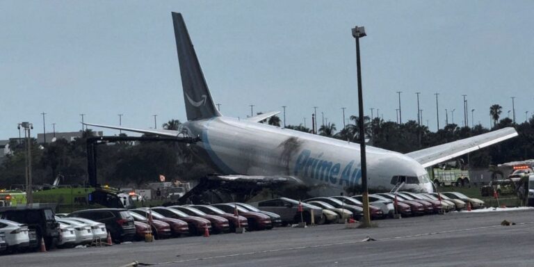Pelo menos 5 pessoas morrem em acidente com avião de carga em Miami pelo-menos-5-pessoas-morrem-em-acidente-com-aviao-de-carga-em-miami