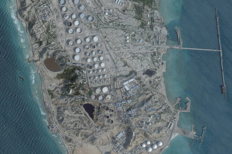 eua-atacam-petroleiros-do-ira-perto-de-ilha-estrategica-no-golfo