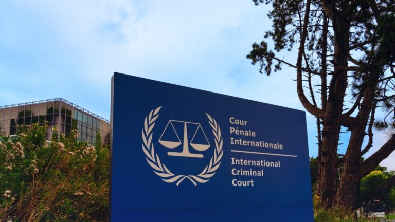 pressao-de-trump-amplia-isolamento-do-tpi,-que-enfrenta-saida-de-cinco-paises