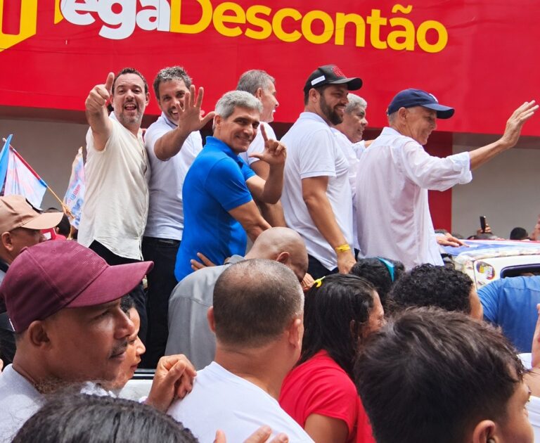 Nem a chuva segurou: Time de Lula arrasta multidão em Valença nem-a-chuva-segurou:-time-de-lula-arrasta-multidao-em-valenca