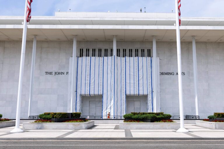 Kennedy Center corre risco de falência e pode fechar nesta terça-feira, diz jornal kennedy-center-corre-risco-de-falencia-e-pode-fechar-nesta-terca-feira,-diz-jornal