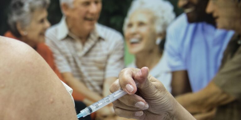 sus-disponibiliza-nova-vacina-contra-pneumonia-e-meningite-para-idosos