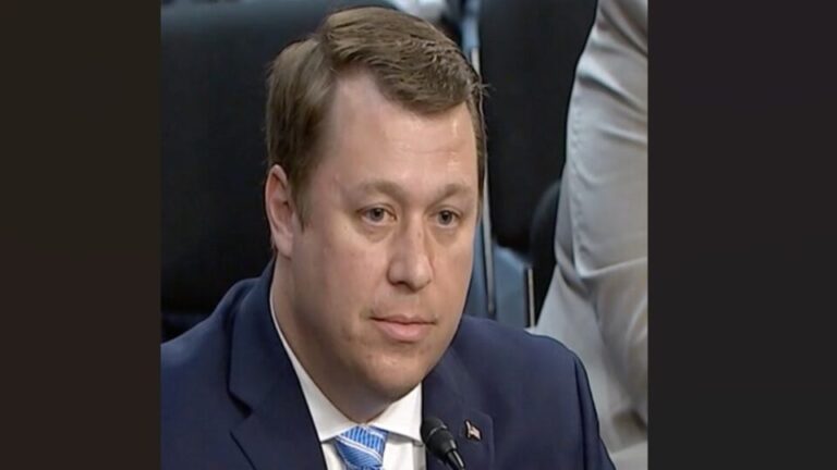 Senado dos EUA confirma juiz pró-vida indicado por Trump para ocupar vaga em Tribunal Federal senado-dos-eua-confirma-juiz-pro-vida-indicado-por-trump-para-ocupar-vaga-em-tribunal-federal