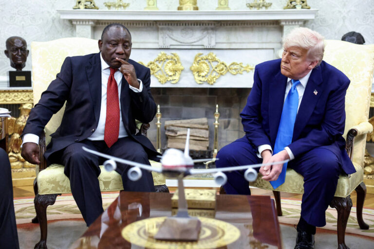 eua-restrigem-vistos-a-sul-africanos-ligados-a-suposta-discriminacao-contra-brancos
