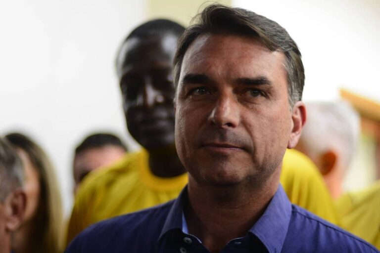 flavio-bolsonaro-usou-apartamento-de-advogado-investigado-no-caso-das-fraudes-do-inss