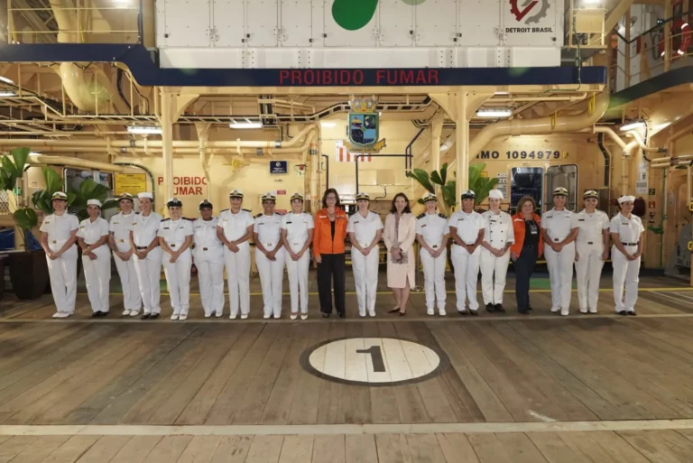 petrobras-batiza-primeiro-navio-a-navegar-com-tripulacao-100%-feminina