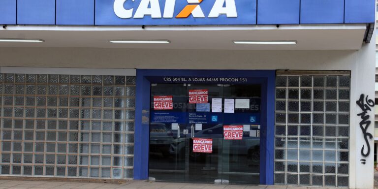 Empregados rejeitam proposta da Caixa Econômica e mantêm greve empregados-rejeitam-proposta-da-caixa-economica-e-mantem-greve