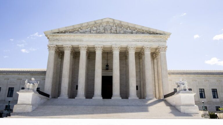 suprema-corte-libera-trump-para-retomar-checagem-de-cidadania-de-eleitores-nos-eua
