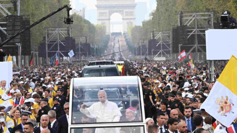 papa-leao-xiv-celebra-missa-para-800-mil-pessoas-em-paris