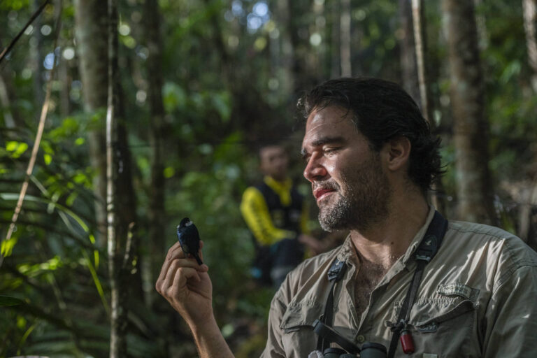 ex-refem-das-farc-hoje-e-biologo-e-observa-passaros-com-ex-guerrilheiros