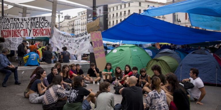 protestos-em-madri-entram-no-3o-dia-apos-despejo-de-aposentada