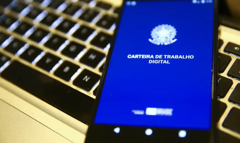 taxa-de-desemprego-cai-para-5,3%,-a-menor-para-o-trimestre-ate-agosto
