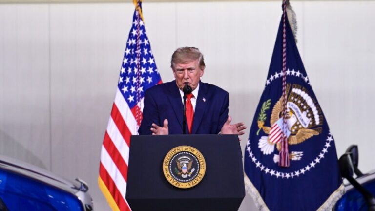trump-avalia-resposta-apos-ira-ser-ligado-a-plano-terrorista-contra-base-dos-eua-no-reino-unido