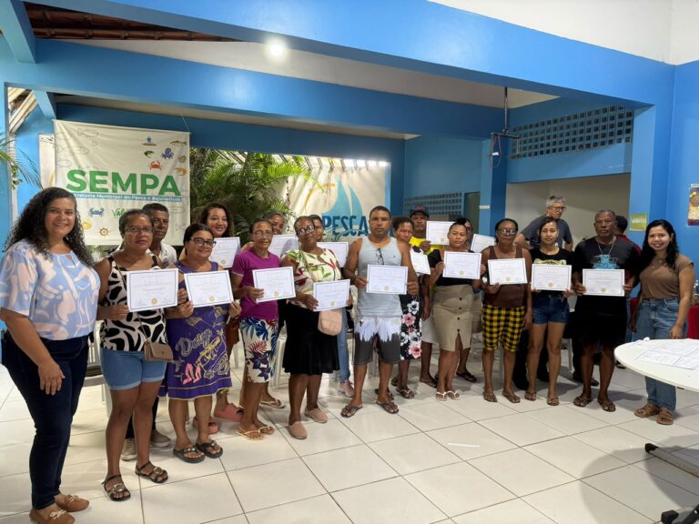 aquicultores-de-valenca-recebem-registros-e-licencas-para-ampliar-producao