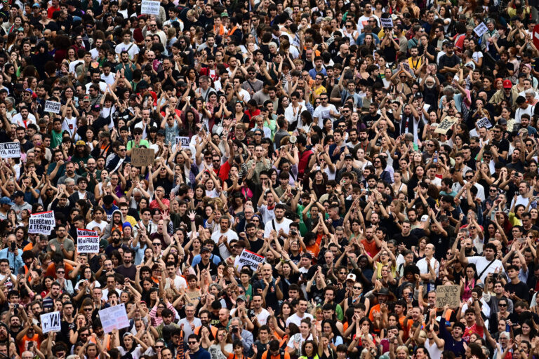 madri-reune-70-mil-em-protesto-e-amplia-pressao-sobre-governo-sanchez;-atos-se-espalham-pelo-pais