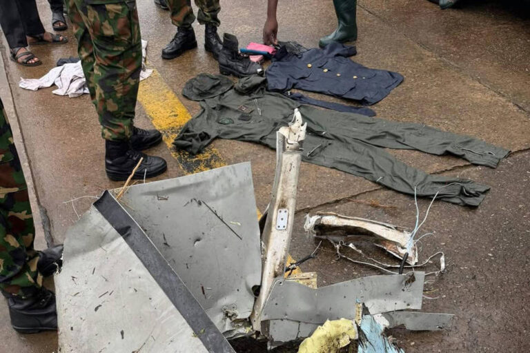 queda-de-aeronave-militar-mata-32-pessoas-na-nigeria