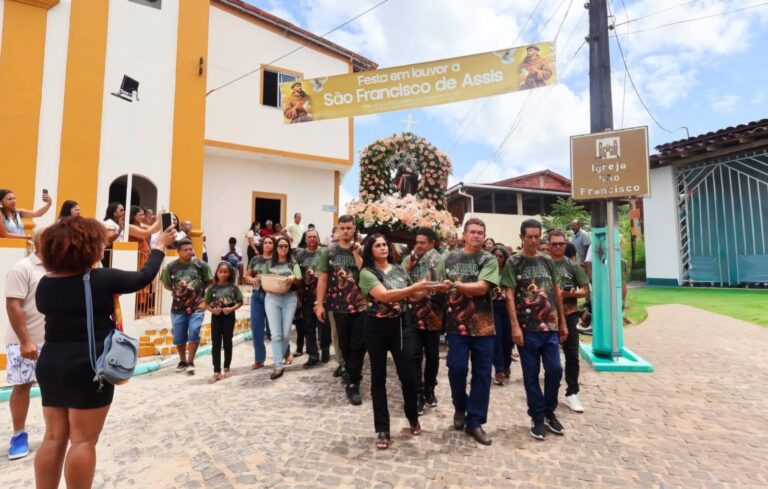 sao-francisco-inicia-festejos-religiosos-com-celebracao-marcada-pela-fe-e-pela-tradicao