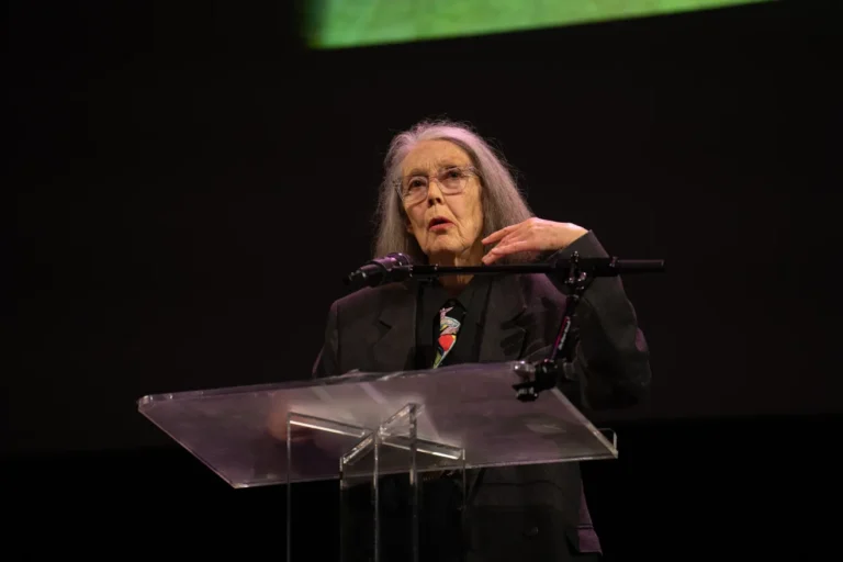 escritora-canadense-anne-carson-vence-nobel-de-literatura-2026