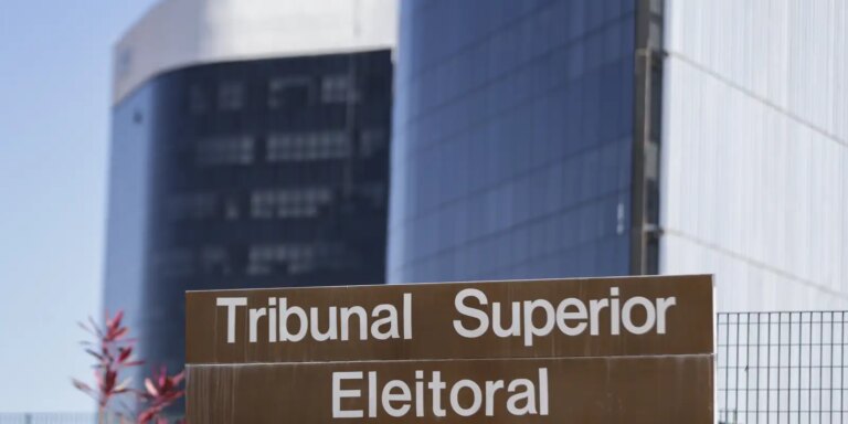TSE barra anúncios de Lula acusando Flávio de ser contra escala 6×1 tse-barra-anuncios-de-lula-acusando-flavio-de-ser-contra-escala-6×1